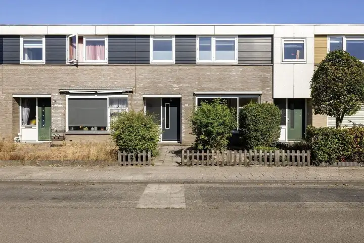 Tussenwoning te koop: Voltalaan 15, Oudeschoot Oudeschoot
