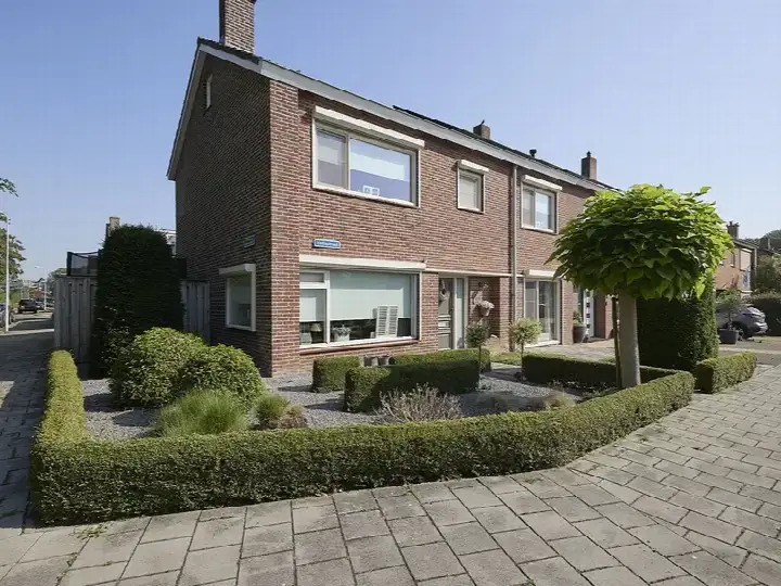 Twee-onder-één-kap te koop: Voltastraat 2, Serlippenspolder Terneuzen