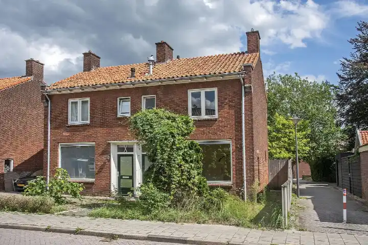 Twee-onder-één-kap te koop: von Bönninghausenstraat 6, Borne Centrum Borne