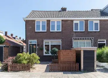 Hoekwoning te koop: Von Lindernstraat 19, kerkbuurt Alblasserdam