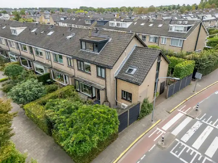 Corner house for sale: Vondellaan 79, Schrijversbuurt Alblasserdam