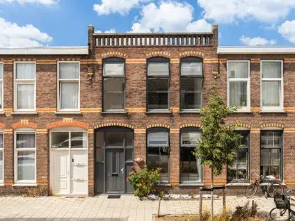 Terraced house for sale: Vondelstraat 63, Jacob Catsstraat en omgeving Dordrecht