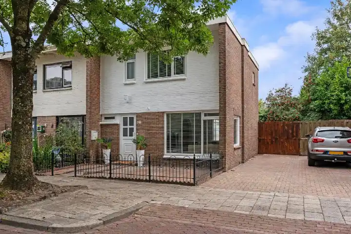 Corner house for sale: Vondelstraat 76, Spoorstraat en Kieldiep Hoogezand