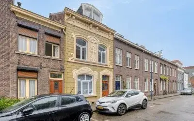 Tussenwoning te koop: Voogdijstraat 18, Binnenstad Roermond