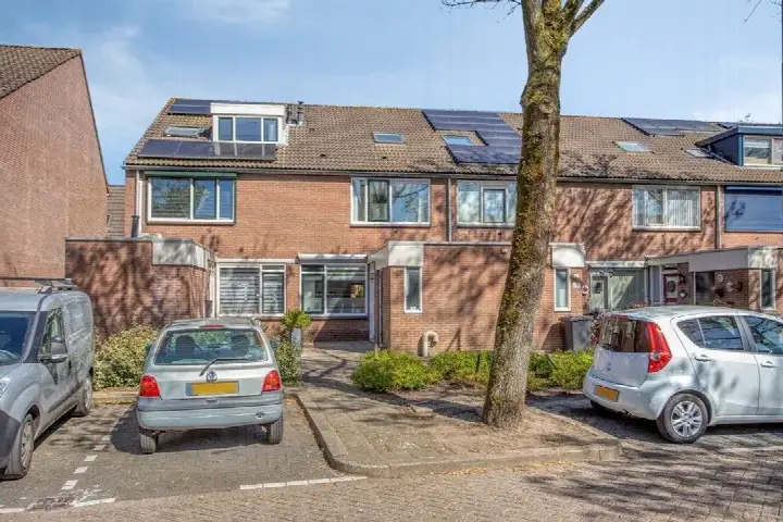 Terraced house for sale: Voorberghlaan 14, Toneelspelersbuurt Schiedam