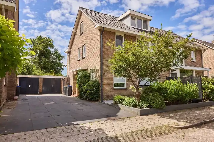 Semi-detached for sale: Voorburgstraat 36, Loenersloot Dorp Loenersloot