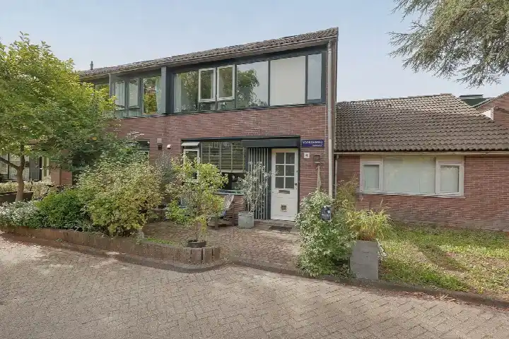 Tussenwoning te koop: Voordewind 4, Banne-Noordoost Amsterdam