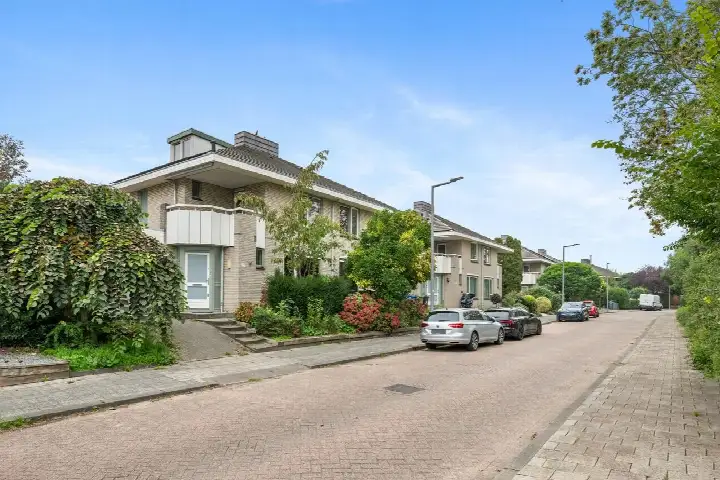 Corner house for sale: Voorhout 27, Molenlaankwartier Rotterdam