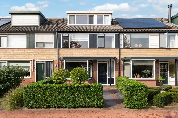 Tussenwoning te koop: Voorhuis 6, Kamerik (dorp) Kamerik