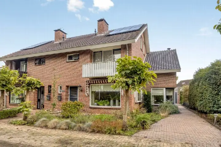 Twee-onder-één-kap te koop: Voormors 4, Enter-Oost Enter
