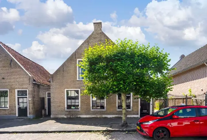 Semi-detached for sale: Voorstraat 16-16, Piershil Woonkern Piershil