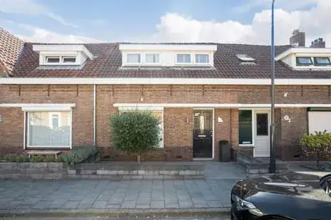 Tussenwoning te koop: Voorstraat 29, Slotjes-Midden Oosterhout (Nb)