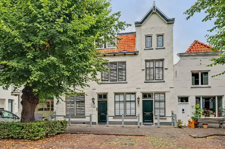 Tussenwoning te koop: Voorstraat 30, Colijnsplaat Colijnsplaat