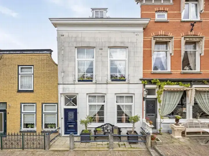 Tussenwoning te koop: Voorstraat 6, Ooltgensplaat woonkern Ooltgensplaat