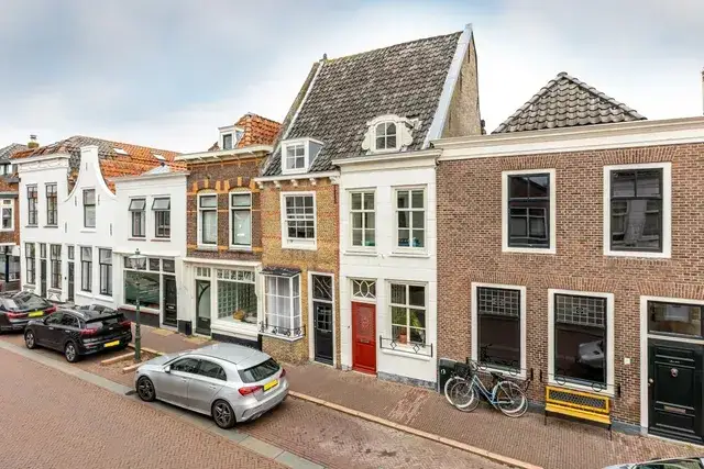 Tussenwoning te koop: Voorstraat 98, Brielle Brielle
