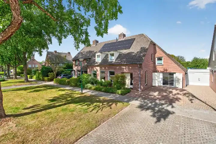 Twee-onder-één-kap te koop: Voortseweg 28B, Eersel-kom en Lindeakkers Eersel