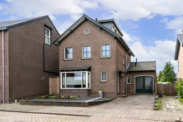 Vrijstaande woning te koop: Voortstraat 17, Nieuwenhagerheide Landgraaf