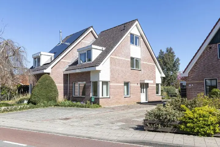 Twee-onder-één-kap te koop: Voorweg 106, Schoorl met Bregtdorp Schoorl