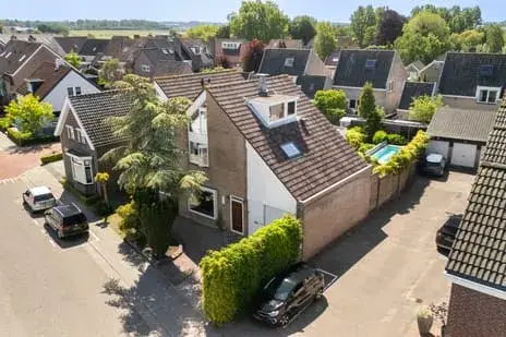 Twee-onder-één-kap te koop: Voorweg 3, Voorweg Hazerswoude-Dorp