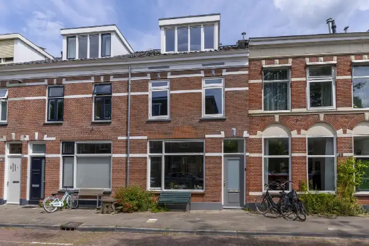 Tussenwoning te koop: Vossegatselaan 66, Schildersbuurt Utrecht