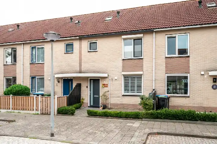 Terraced house for sale: Vossemeerstraat 25, Merenbuurt Lelystad