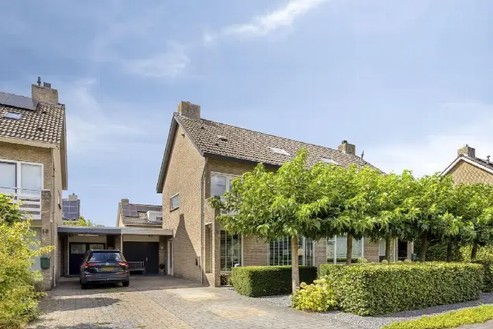 Tussenwoning te koop: Vossenberg 61, Prinsenbeek Prinsenbeek