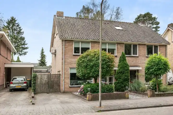 Semi-detached for sale: Vossenweg 68, De Laar Bennekom