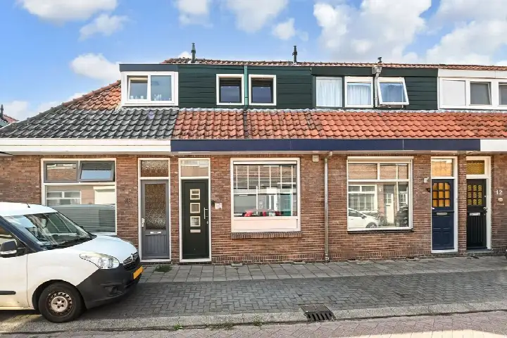 Terraced house for sale: Vossiusstraat 16, De Korte Akkeren Oud Gouda