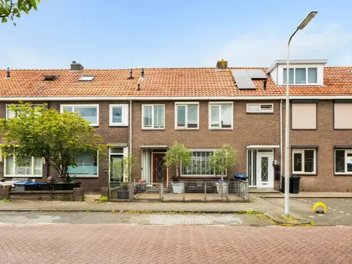 Terraced house for sale: Vossiusstraat 54, De Korte Akkeren Nieuw Gouda