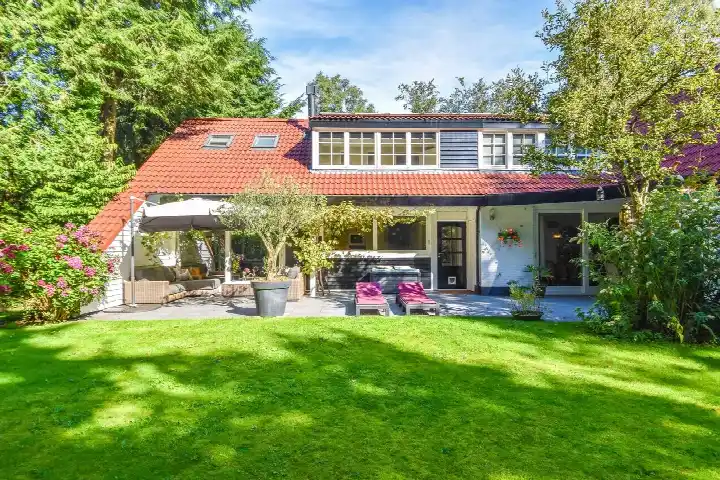 Vrijstaande woning te koop: Vredelaan 76, Oostereng Laren