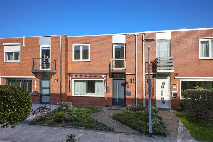 Tussenwoning te koop: Vredestraat 17, Giezenveld Heerlen