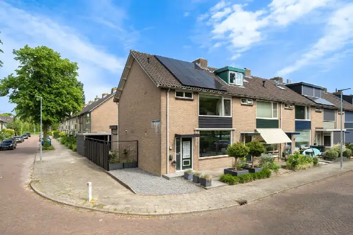 Hoekwoning te koop: Vreedenburghstraat 23, Schilderskwartier Woerden