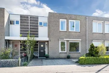 Terraced house for sale: Vroonhoeve 13, Wijk Wijk En Aalburg