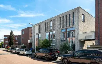 Corner house for sale: Vroonhoevelaan 11, Vroonhoevebuurt Alphen Aan Den Rijn