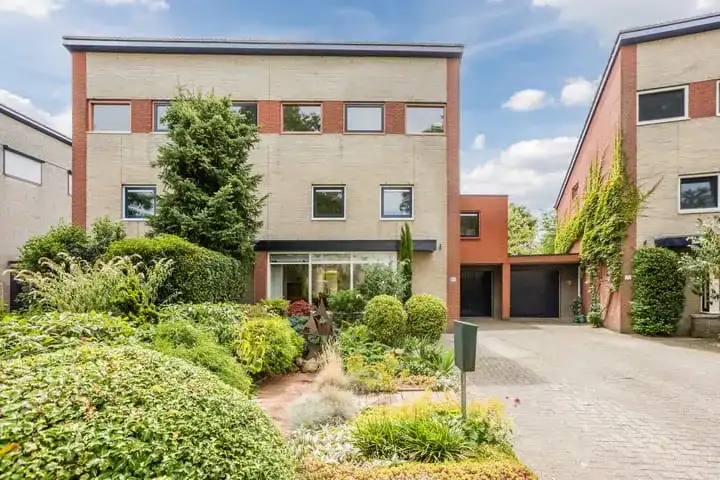 Tussenwoning te koop: Vrouwenlaan 80, Schellerhoek Zwolle