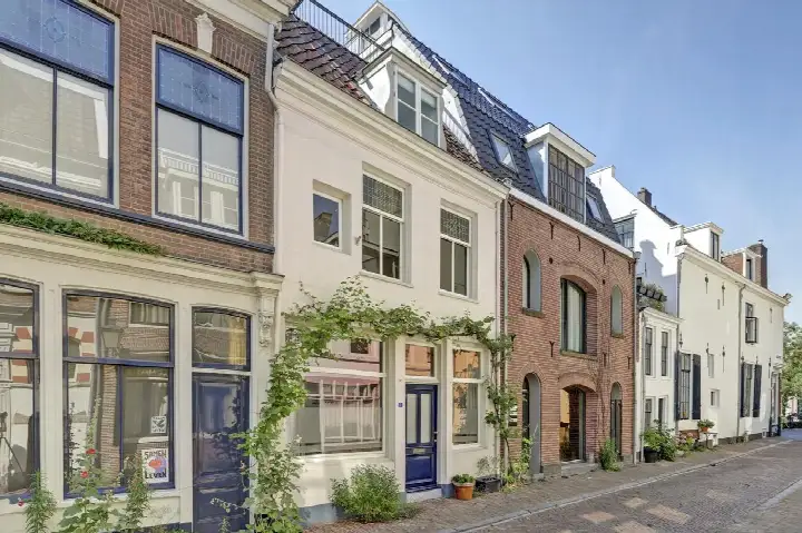 Tussenwoning te koop: Vrouwjuttenstraat 7, Lange Nieuwstraat en omgeving Utrecht