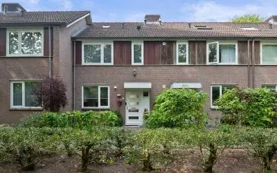 Tussenwoning te koop: Vughterhage 7, Loyolaan en omgeving Vught