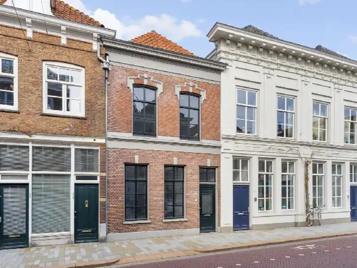 Tussenwoning te koop: Vughterstraat 223, Binnenstad centrum 'S-Hertogenbosch