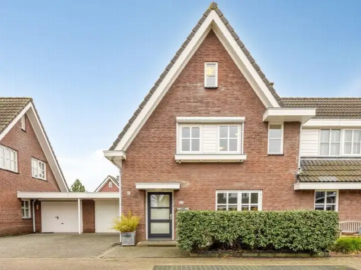 Terraced house for sale: W.F. Hermanslaan 27, Oostmolenpark Kloetinge