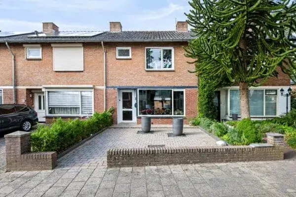 Terraced house for sale: Waalstraat 10, Rivierenkwartier Apeldoorn