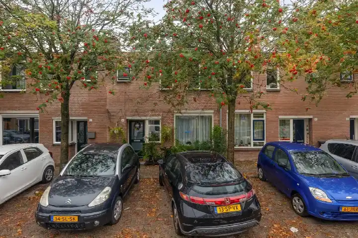 Tussenwoning te koop: Waardenburgdam 4, Beverwaard Rotterdam