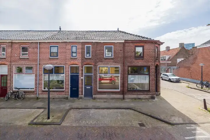 Tussenwoning te koop: Waardstraat 18, De Waard Leiden