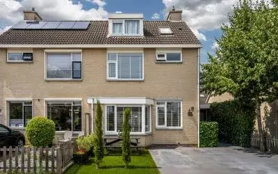 Corner house for sale: Waarschapsstraat 150, Hogewey-Midden Weesp