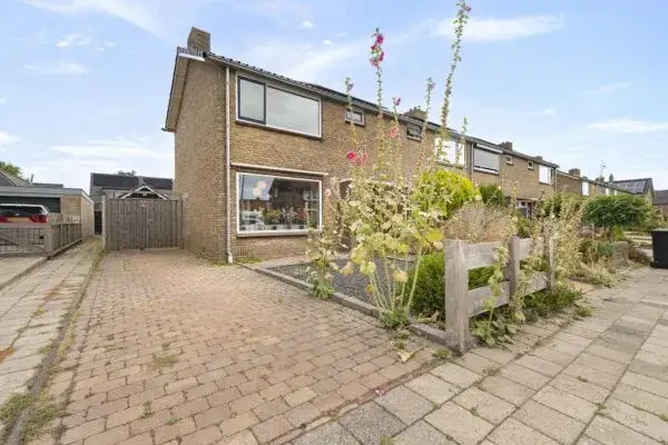 Hoekwoning te koop: Waddenstraat 18, Den Oever (woonkern) Den Oever