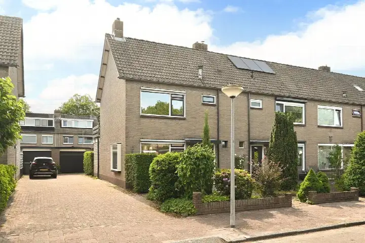 Corner house for sale: Wagenweg 13, Bovenweg Huizen