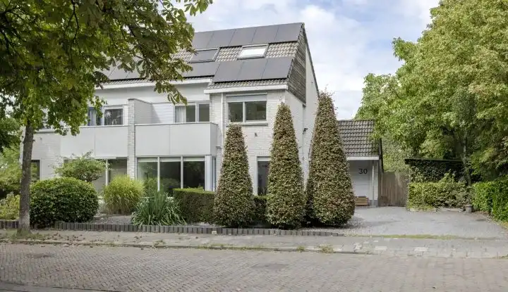 Twee-onder-één-kap te koop: Waldeck Pyrmontlaan 30, 't Hart Soest