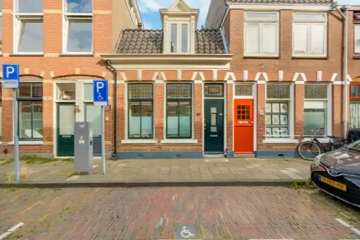 Tussenwoning te koop: Waldeck Pyrmontstraat 1, Leidsebuurt-oost Haarlem