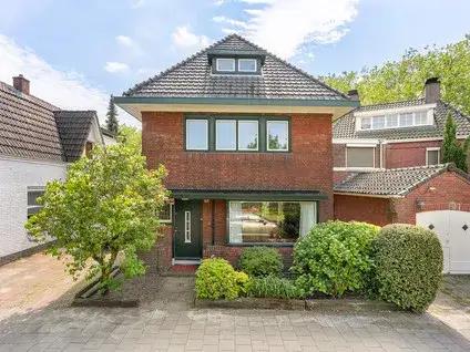 Twee-onder-één-kap te koop: Walhofstraat 131, Walhof-Roessingh Enschede