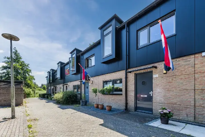 Tussenwoning te koop: Walter Kollolaan 212, Terwijde-West Utrecht