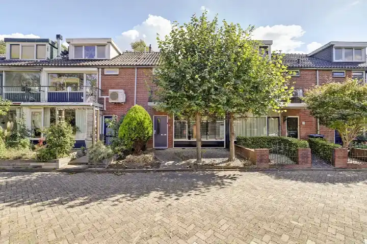 Tussenwoning te koop: Warmoeziershof 81, Dorp Hendrik-Ido-Ambacht